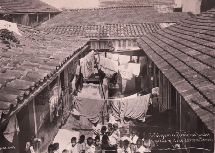 Augusto Malta, Estalagem localizada na Rua do Senado, 1906.